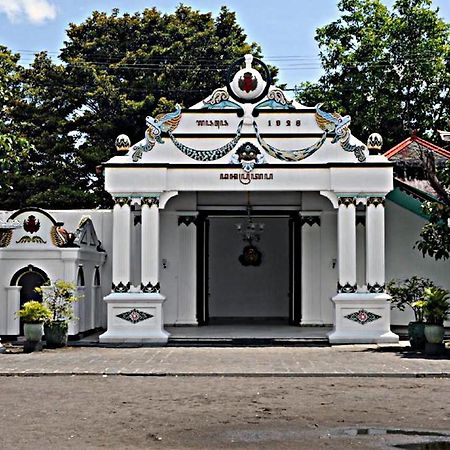 Mitra Hotel Jogjakarta Buitenkant foto