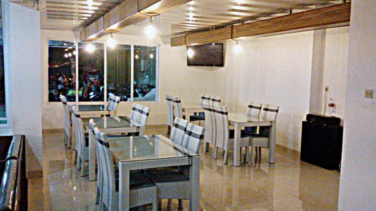 Mitra Hotel Jogjakarta Buitenkant foto