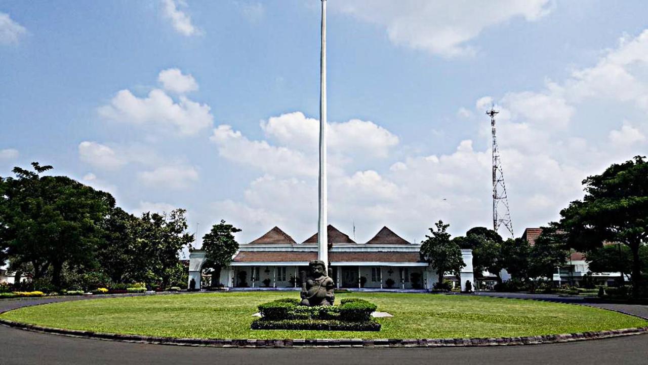 Mitra Hotel Jogjakarta Buitenkant foto
