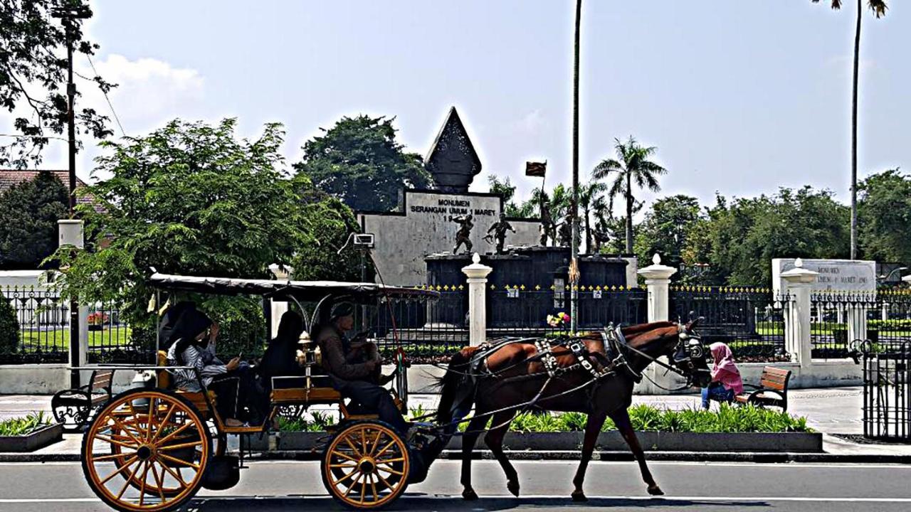 Mitra Hotel Jogjakarta Buitenkant foto