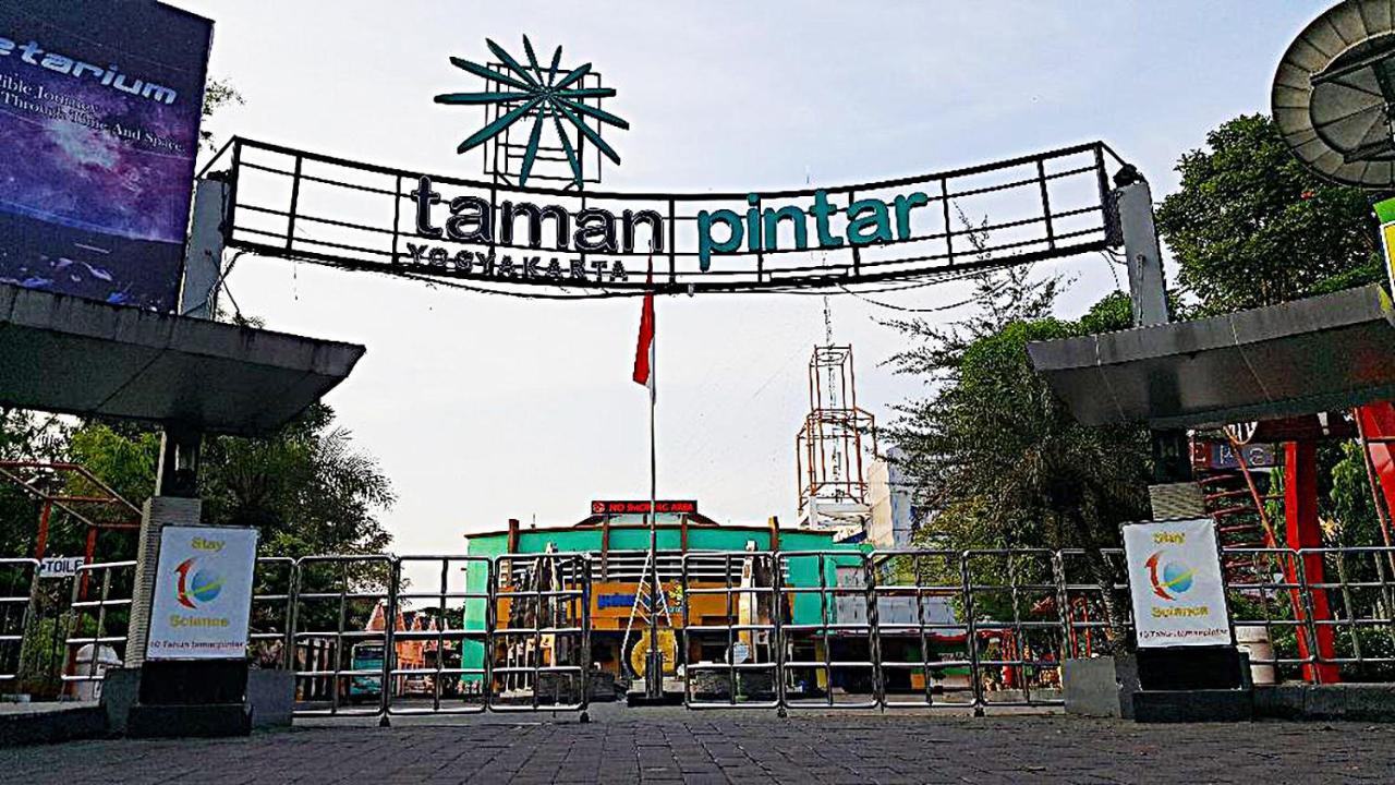 Mitra Hotel Jogjakarta Buitenkant foto